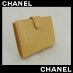 二つ折り財布　シャネル　ＣＨＡＮＥＬ　キャビアスキン　ベージュ色　ココマーク